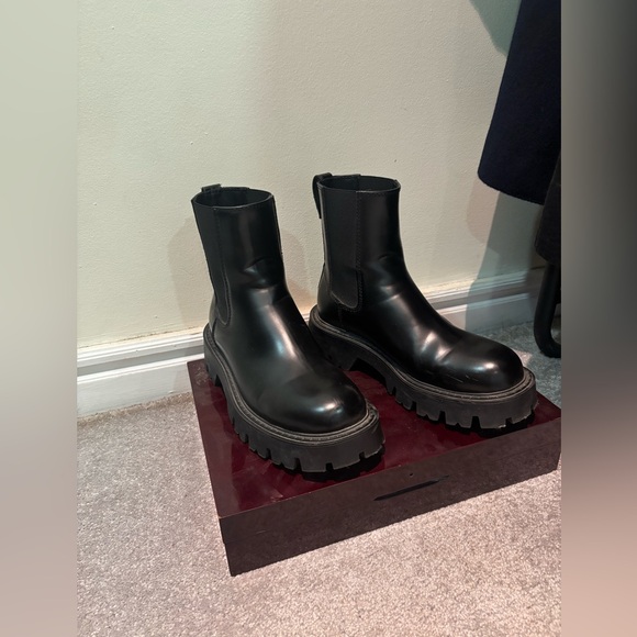 Zara men size 41.. black shoes… worn only 2-3 times - Picture 3 of 3